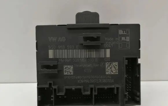 Volkswagen PASSAT B8 Door control unit/module 5Q0959593E 5Q0959593B