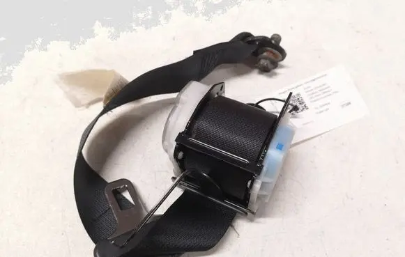 Toyota Avensis T250 Rear seatbelt 7337005080 050104