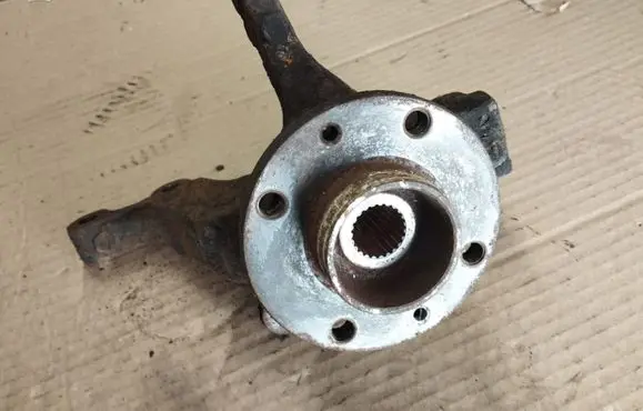 Nissan Note (E11) Front wheel hub spindle knuckle