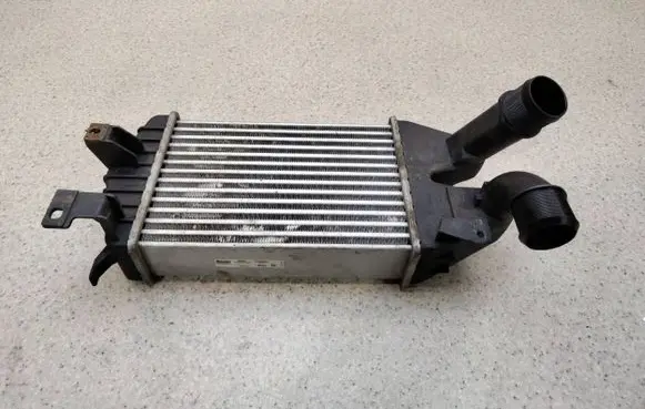 Opel Zafira B Intercooler radiator 96587