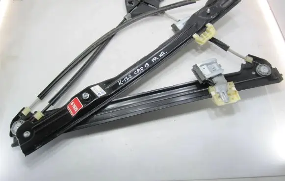 Front window lifting mechanism without motor