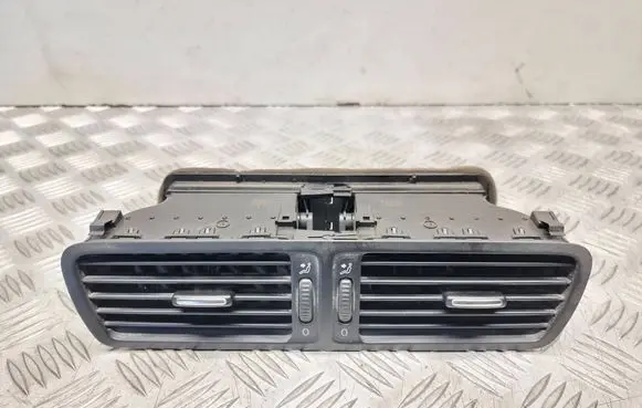 Volkswagen PASSAT B6 Dash center air vent grill 3C1819728E P0108668 T0024386