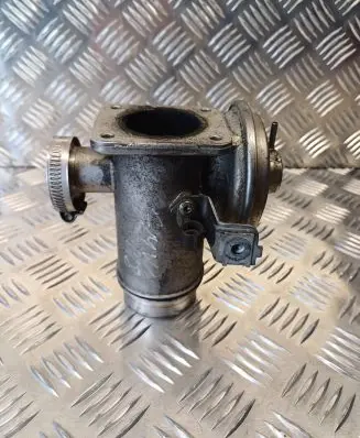 BMW 1 E81 E87 EGR valve 70051200