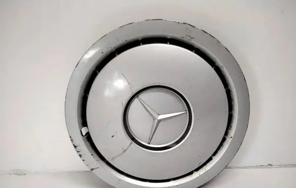 Mercedes-Benz 190 W201 R14 wheel hub/cap/trim 2014010224