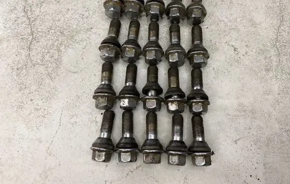 Volvo XC90 Nuts/bolts 