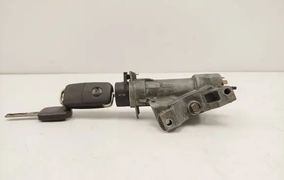 Volkswagen PASSAT B5.5 Ignition lock 4B0905851C