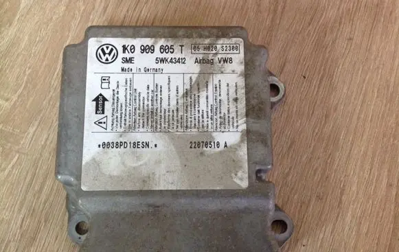 Volkswagen Golf V Airbag control unit/module 1K0909605T