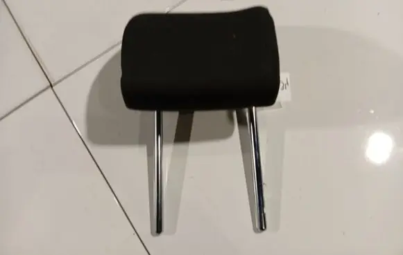 Volkswagen Cross Polo Front seat headrest