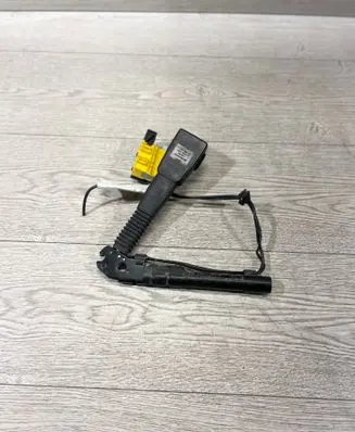 BMW 1 E81 E87 Front seatbelt buckle 7213564 1B43611 34050055C
