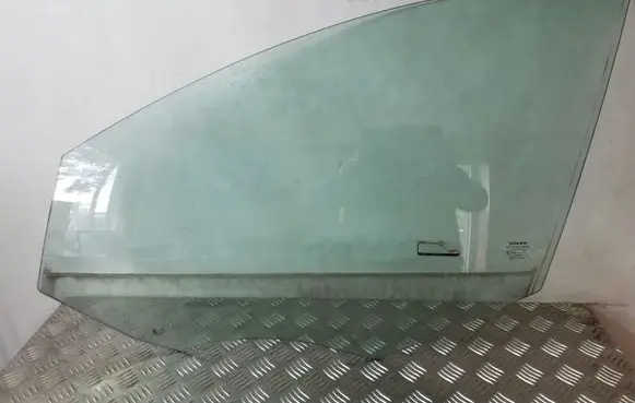 Volvo XC60 Front door window glass four-door