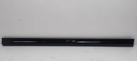 Volkswagen PASSAT B4 Front door trim (molding) 3A0853516A