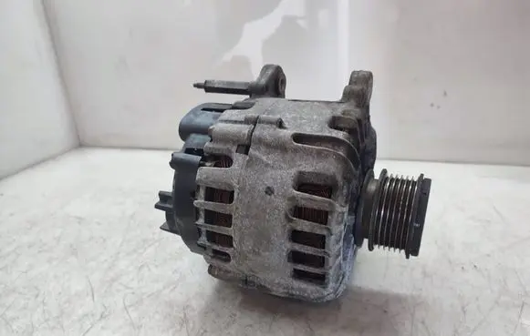 Volkswagen Tiguan Generator/alternator 03L903023F