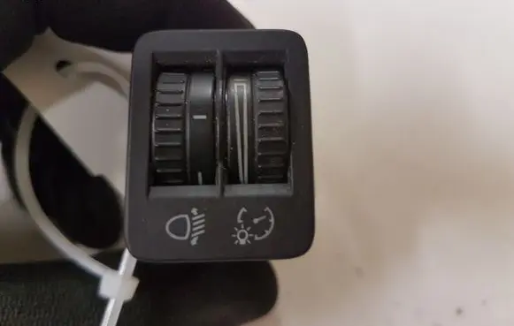 Volkswagen PASSAT B6 Headlight level height control switch 3C0941333A