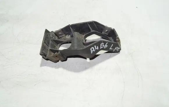 Audi A4 S4 B6 8E 8H Front bumper mounting bracket 8E0853922