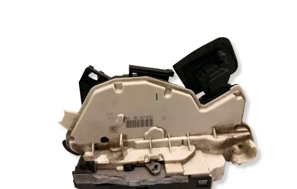 Volkswagen Golf VI Front door lock 5K1837015D