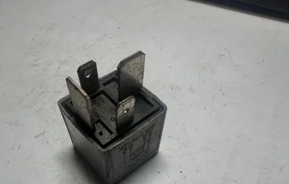 Audi A4 S4 B6 8E 8H Other relay 8D0951253 V23134J52X300