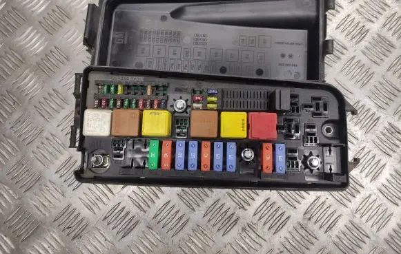 Opel Signum Fuse box set 13144710 00053807 519067003