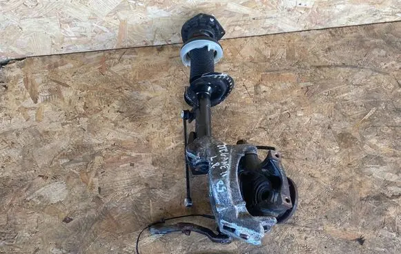Renault Megane II Front wheel hub spindle knuckle 8200725455 8200647895 288725011