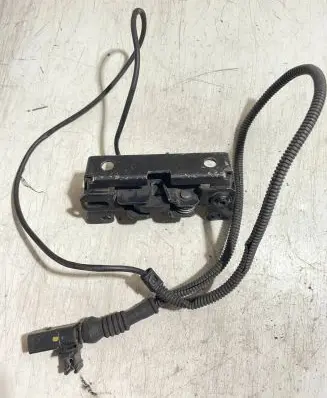 Audi A8 S8 D3 4E Engine bonnet/hood lock/catch 4E0823509D