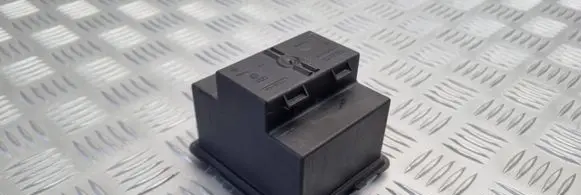 Volkswagen PASSAT B6 Fuse box cover 013949781 1K0937311C