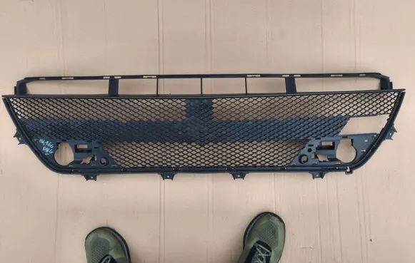 Mercedes-Benz GL X166 Front bumper lower grill A1668855022