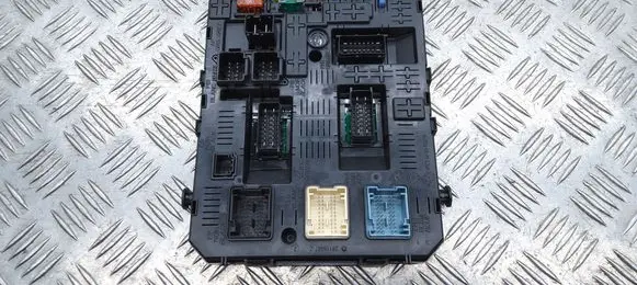 Peugeot RCZ Fuse module 9666895380 BSI04EV
