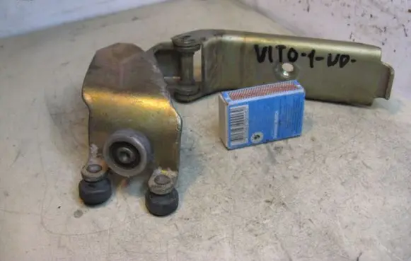 Mercedes-Benz Vito Viano W638 Sliding door upper roller guide/hinge A6887600847