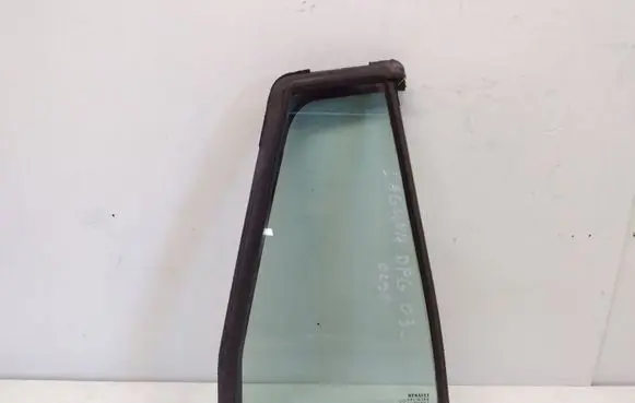Rear vent window glass