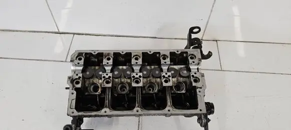 Volkswagen Touran I Engine head 038103373R