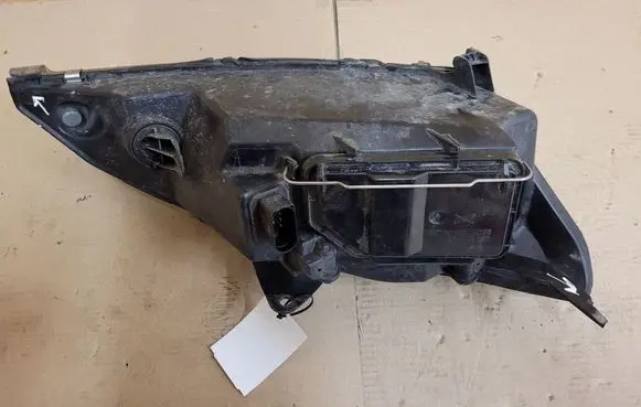 Ford Focus Headlight/headlamp 2M5113W030BD 0374D