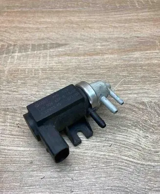 Volkswagen Golf IV Turbo solenoid valve 1J0906627B 72290345