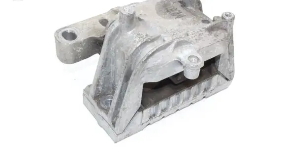 Volkswagen PASSAT B7 Engine mounting bracket