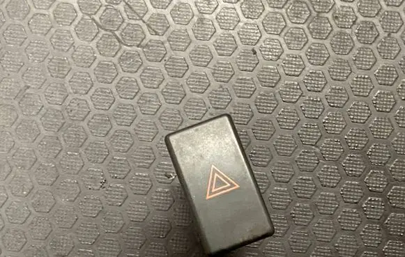 Toyota Avensis T250 Hazard light switch 157963 TR9503 D0T4