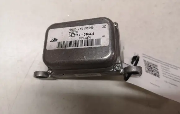 Mitsubishi Grandis ESP acceleration yaw rate sensor 06211701644 MN102338 D575L08E5U
