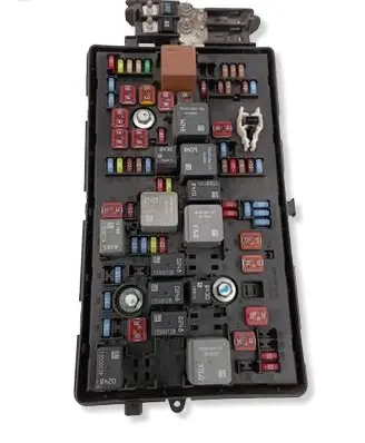 Opel Insignia A Fuse module 13275884