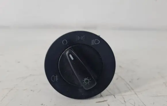 Volkswagen PASSAT B5.5 Light switch