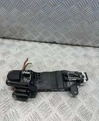 Rear door exterior handle/bracket