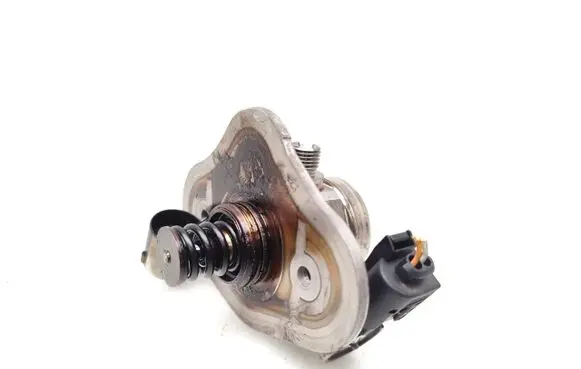 BMW 1 E82 E88 Fuel injection high pressure pump 7562473 0261520041