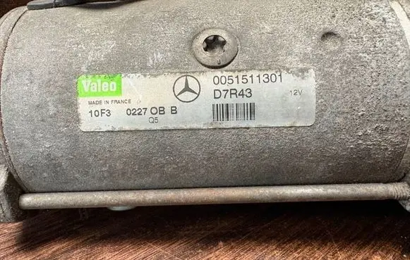 Mercedes-Benz Vito Viano W639 Starter motor 0051511301 D7R43