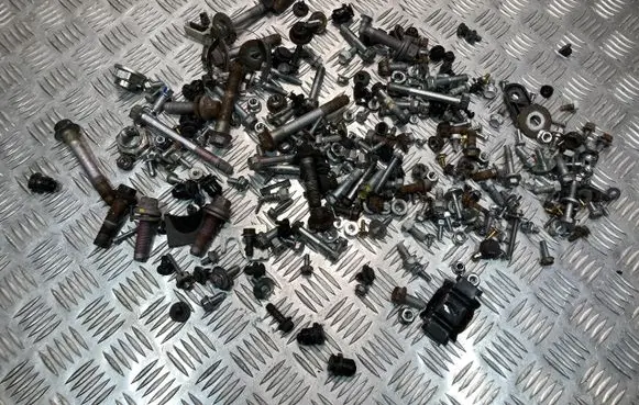 Suzuki Vitara (LY) Nuts/bolts 