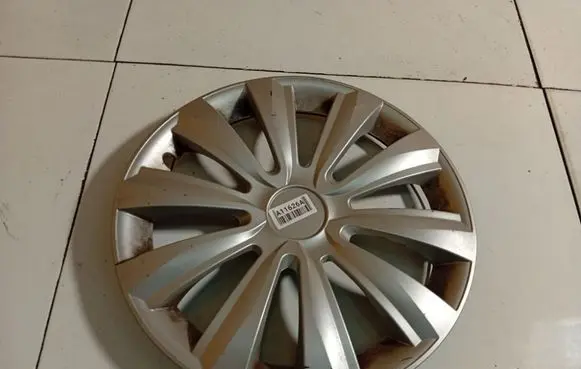 Nissan Pixo R14 wheel hub/cap/trim