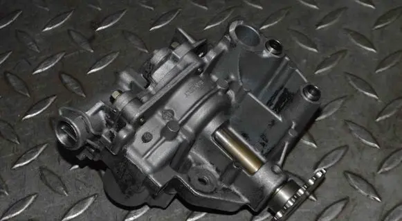 Renault Master III Oil pump 1501576988R