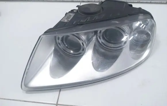 Volkswagen Touareg I Headlight/headlamp 7L6941017