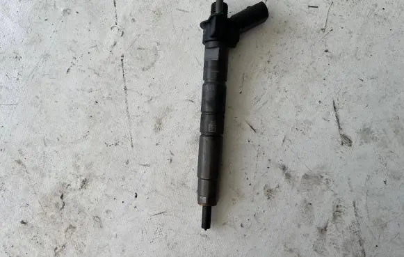 BMW 7 G11 G12 Fuel injector 8514151