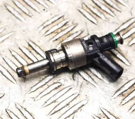 Audi A5 Sportback 8TA Fuel injector 104390520 06E036P
