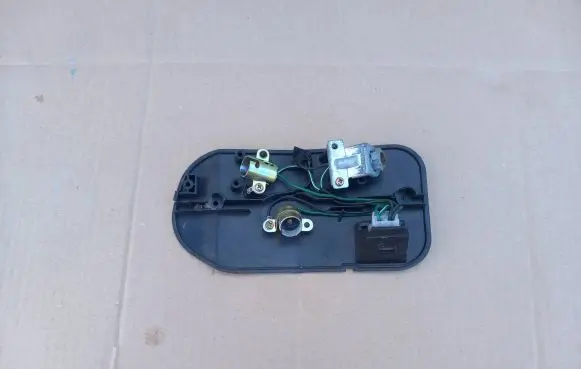 Mitsubishi Lancer Tail light bulb cover holder 0438560l