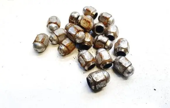 Toyota Corolla Verso AR10 Nuts/bolts 