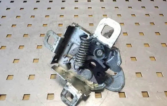 Fiat Grande Punto Engine bonnet/hood lock/catch