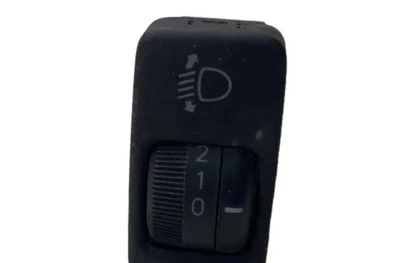 Toyota Land Cruiser (J120) Headlight level height control switch 8415233030