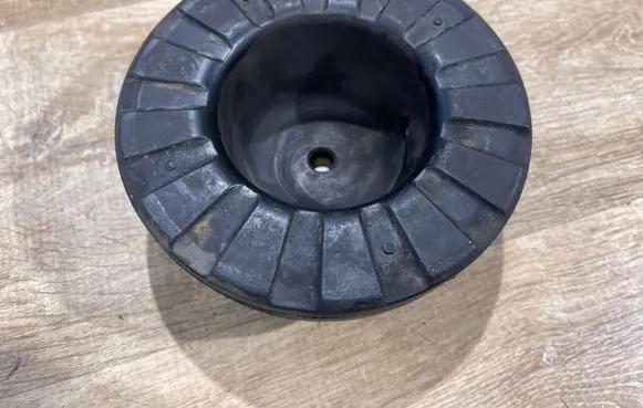 Jaguar F-Pace Front coil spring rubber mount HK835A327DA